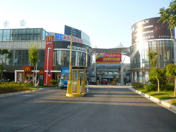 商業(yè)廣場停車場管理系統(tǒng):新世界休閑生活廣場