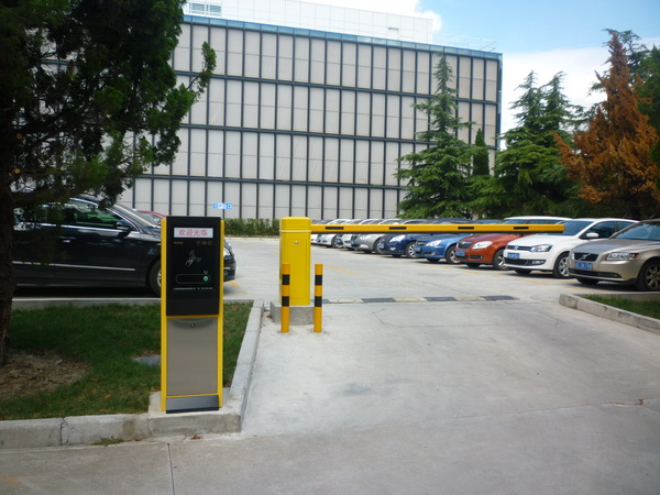 虹橋機場停車庫啟用車牌識別系統(tǒng) 無需再領取停車卡