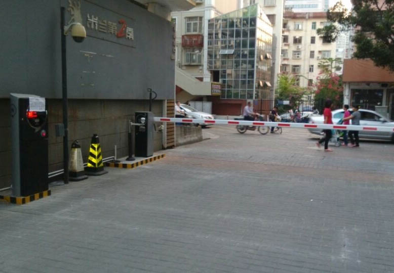 智能<a href='http://www.www.yingcaiflat.com/Product/Parking/License/' target='_blank'>車牌識(shí)別</a>系統(tǒng)為人們創(chuàng)造良好的停車環(huán)境，助力智慧城市的發(fā)展